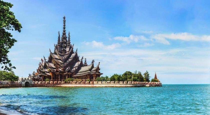The Park Hotel Pattaya Exterior photo